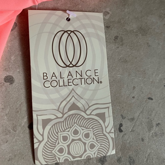 Ladies XL Balance collection tshirt - Picture 4 of 4